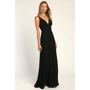 Size XS, Lulu's Height of Chic Black Pleated Backless Maxi Dress